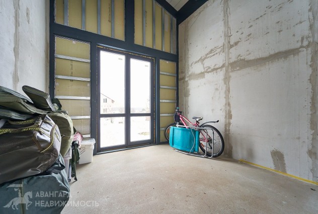 Фото Новый современный дом, граничащий с лесом. — 41