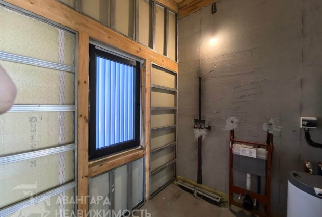 Фото Новый современный дом, граничащий с лесом. — 33