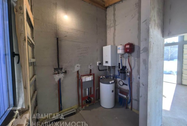 Фото Новый современный дом, граничащий с лесом. — 35