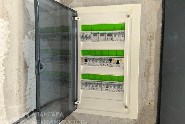 Фото Новый современный дом, граничащий с лесом. — 43