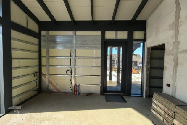 Фото Новый современный дом, граничащий с лесом. — 13