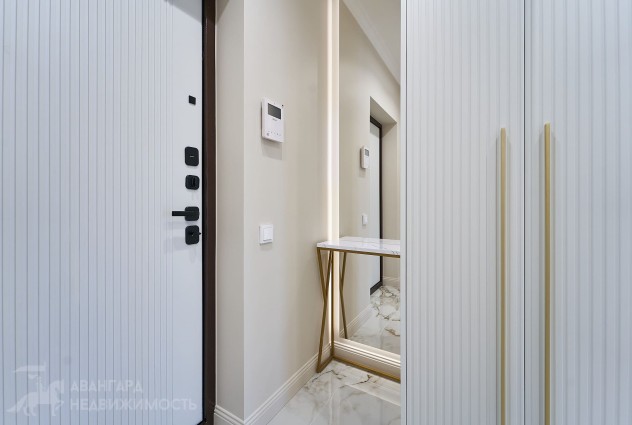 Фото Светлая просторная квартира с абсолютно новым ремонтом возле парка — 23