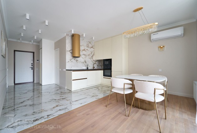 Фото Светлая просторная квартира с абсолютно новым ремонтом возле парка — 33