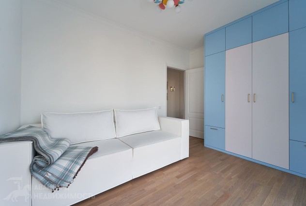 Фото Светлая просторная квартира с абсолютно новым ремонтом возле парка — 57