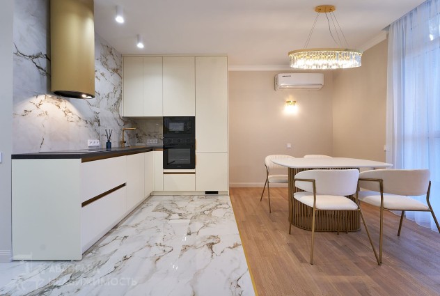 Фото Светлая просторная квартира с абсолютно новым ремонтом возле парка — 9