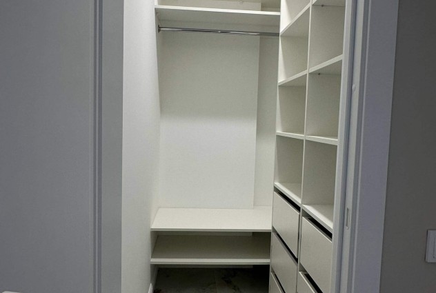 Фото Светлая просторная квартира с абсолютно новым ремонтом возле парка — 35