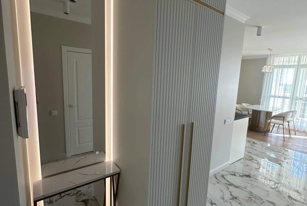 Фото Светлая просторная квартира с абсолютно новым ремонтом возле парка — 3