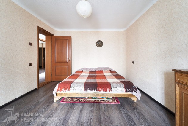 Фото Продается 3комн. квартира у метро Каменная горка: Лобанка 32 — 25