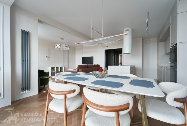 Фото Светлая трехкомнатная квартира с дизайнерским ремонтом возле сквера — 7