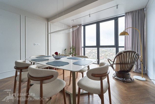 Фото Светлая трехкомнатная квартира с дизайнерским ремонтом возле сквера — 9