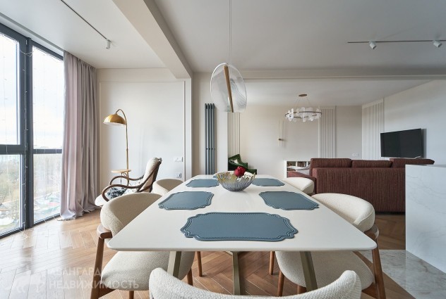 Фото Светлая трехкомнатная квартира с дизайнерским ремонтом возле сквера — 13