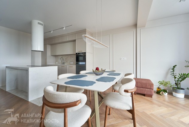 Фото Светлая трехкомнатная квартира с дизайнерским ремонтом возле сквера — 17