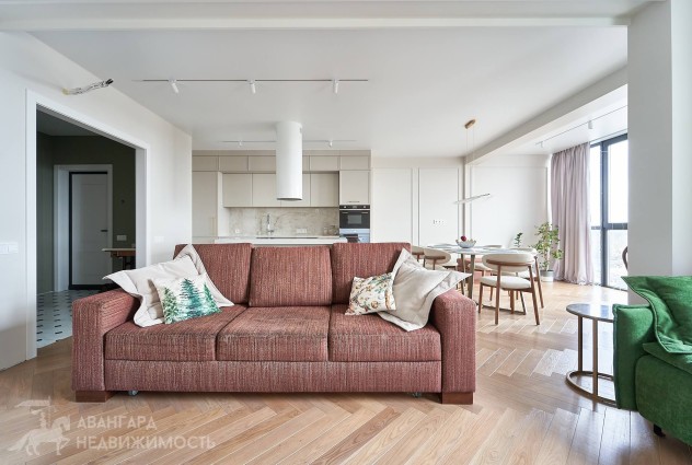 Фото Светлая трехкомнатная квартира с дизайнерским ремонтом возле сквера — 27