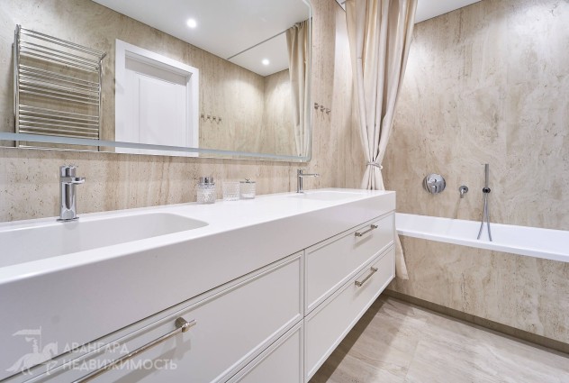 Фото Светлая трехкомнатная квартира с дизайнерским ремонтом возле сквера — 45