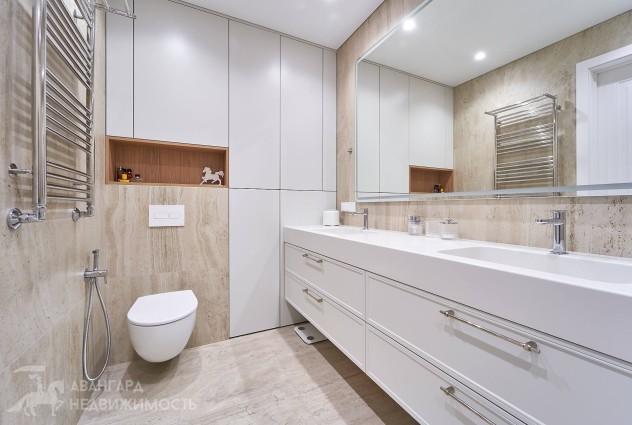 Фото Светлая трехкомнатная квартира с дизайнерским ремонтом возле сквера — 47