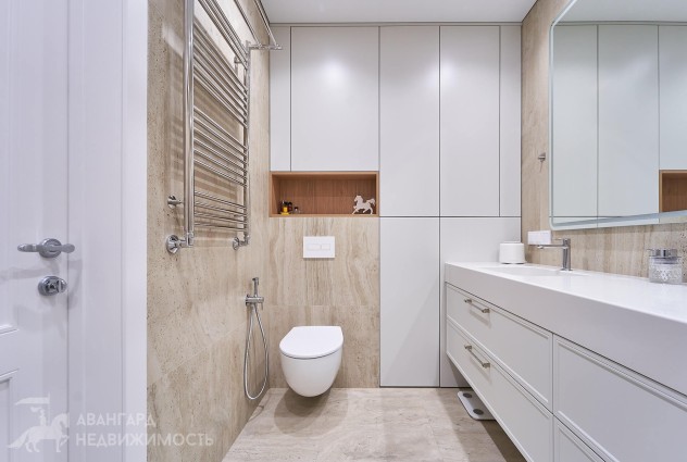 Фото Светлая трехкомнатная квартира с дизайнерским ремонтом возле сквера — 49