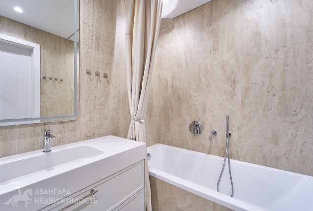 Фото Светлая трехкомнатная квартира с дизайнерским ремонтом возле сквера — 51