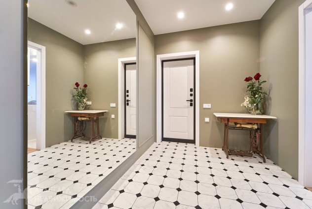 Фото Светлая трехкомнатная квартира с дизайнерским ремонтом возле сквера — 55