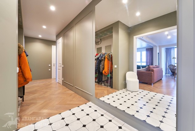 Фото Светлая трехкомнатная квартира с дизайнерским ремонтом возле сквера — 57