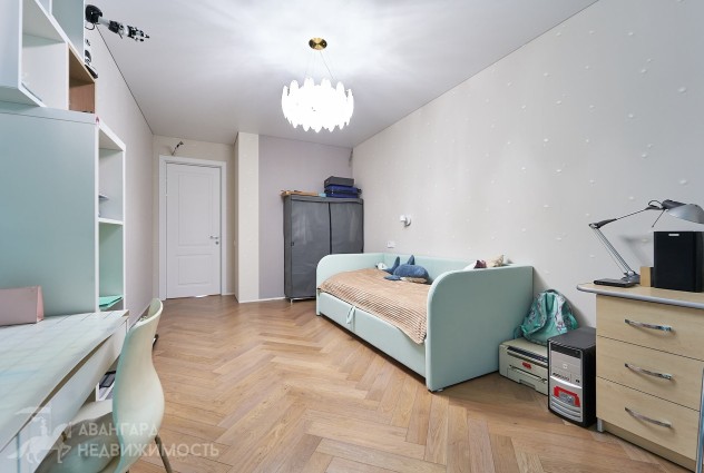 Фото Светлая трехкомнатная квартира с дизайнерским ремонтом возле сквера — 71