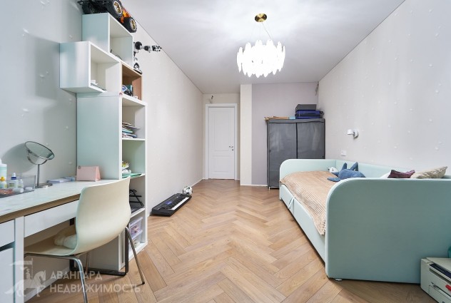 Фото Светлая трехкомнатная квартира с дизайнерским ремонтом возле сквера — 73