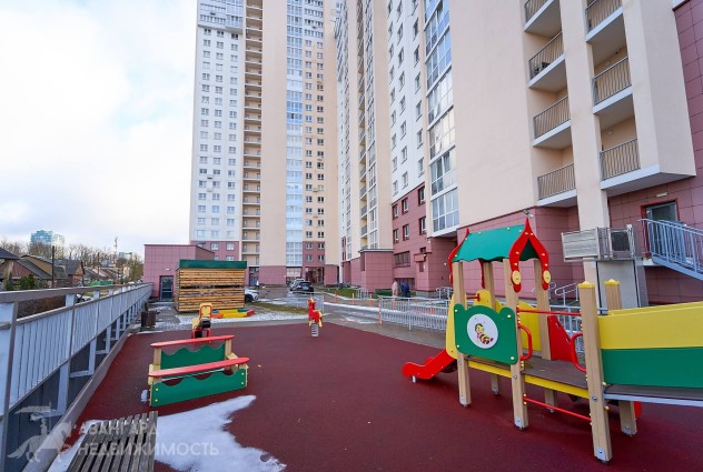 Фото Светлая трехкомнатная квартира с дизайнерским ремонтом возле сквера — 83