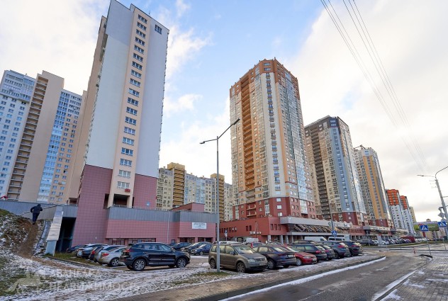 Фото Светлая трехкомнатная квартира с дизайнерским ремонтом возле сквера — 87