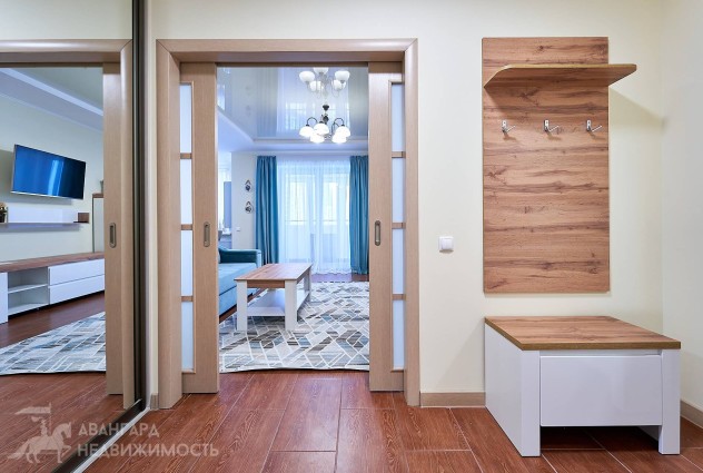 Фото Просторная студия с панорамным видом в мкр. Лебяжий, ул. Мястровская 12. — 33