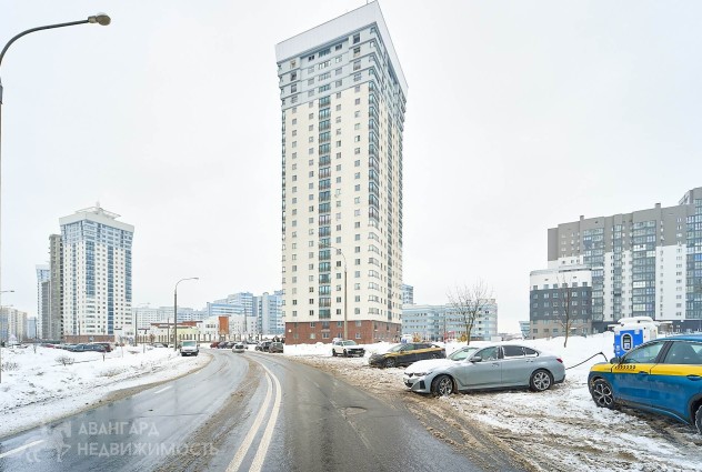 Фото Просторная студия с панорамным видом в мкр. Лебяжий, ул. Мястровская 12. — 57