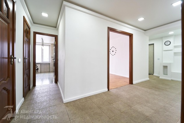 Фото 3 ком. квартира в кирпичном доме с великолепной локацией! — 9