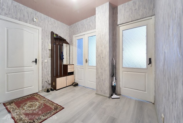 Фото 3 ком. квартира улучшенной планировки, станция метро «Уручье». — 3