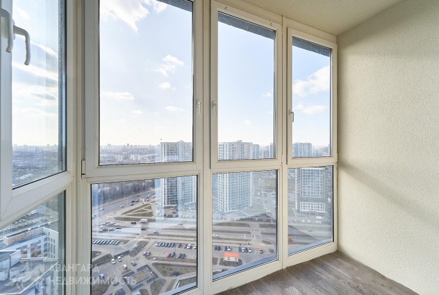 Фото 2-ком. панорамная квартира с потолками 3 м — 7