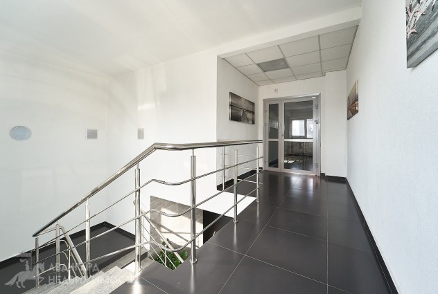 Фото Аренда офиса с отделкой в бизнес-центре по ул. Жуковского — 29