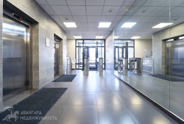 Фото Аренда офиса с отделкой в бизнес-центре по ул. Жуковского — 33