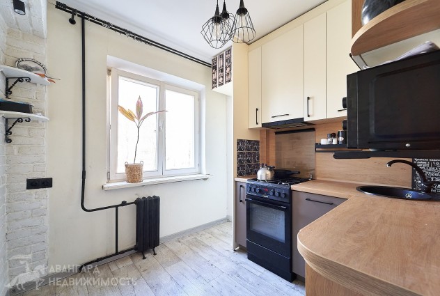 Фото 3-х комнатная квартира с хорошим ремонтом возле метро!  — 3