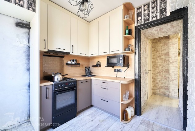 Фото 3-х комнатная квартира с хорошим ремонтом возле метро!  — 5