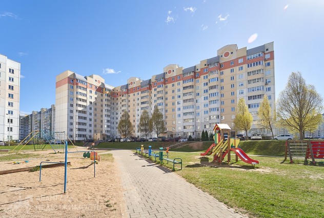 Фото Просторная 2-к квартира в спальном районе. — 1