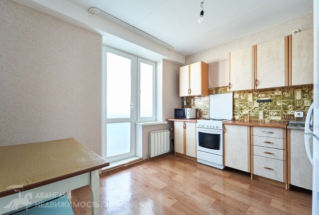 Фото Просторная 2-к квартира в спальном районе. — 11