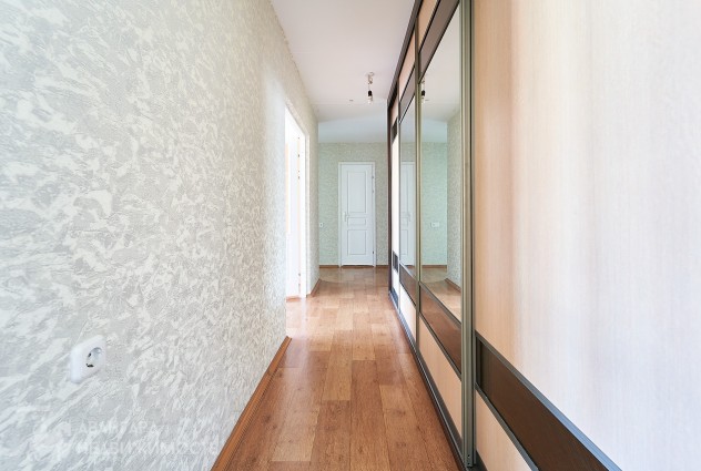 Фото Просторная 2-к квартира в спальном районе. — 17