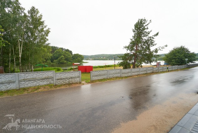 Фото Дом у зеркала воды: гармония леса и озера в Раубичах. — 85