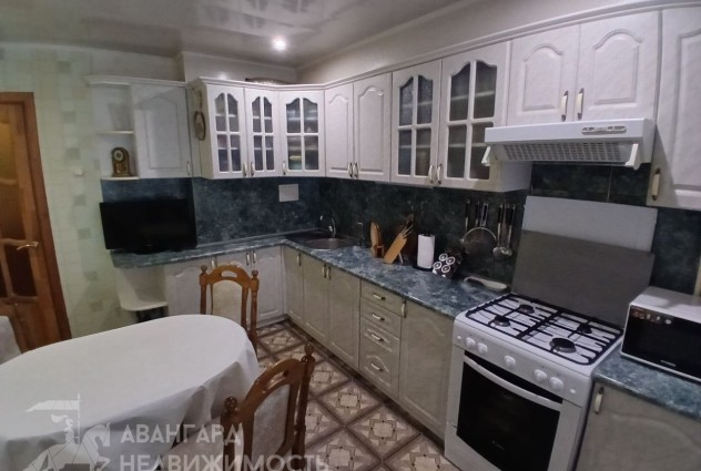 Фото Просторная трехкомнатная  квартира на ул.Сумченко 83 — 1