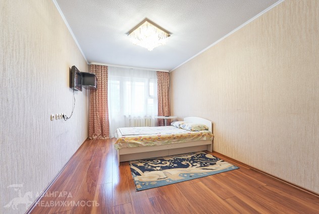 Фото Рядом метро, а окна выходят на парк — 9
