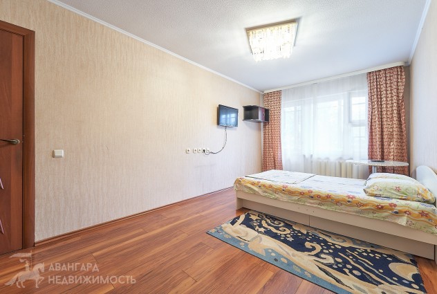 Фото Рядом метро, а окна выходят на парк — 17