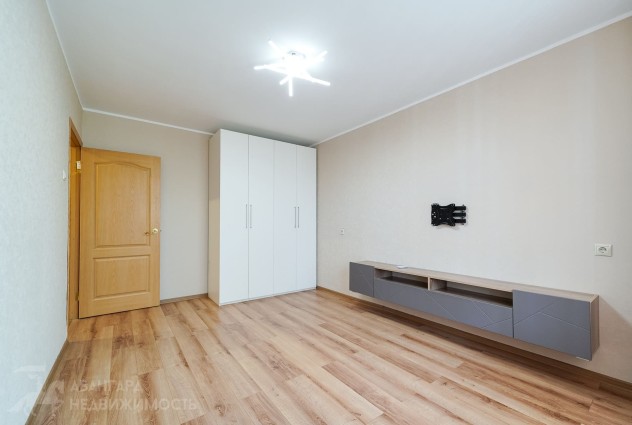Фото Продается 2-комнатная квартира по Гая. — 7