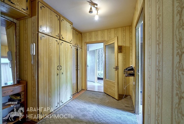 Фото 4-комнатная квартира рядом с метро, чистая продажа! — 25