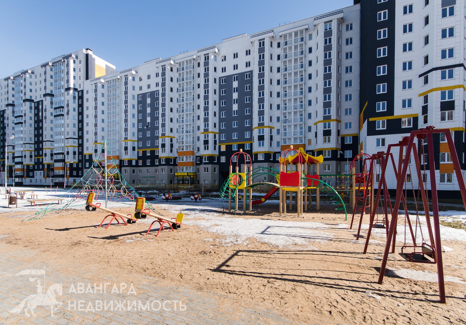 Ул высоцкого дом 3. На концертах владимира высоцкого 1. Высоцкого 1. Новосибирск улица высоцкого 50. Жк плющихинский новосибирск.