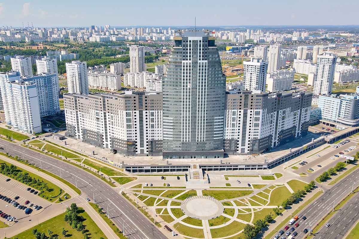 Купить трехкомнатную квартиру в Минске, пр-т Победителей 115, 121.6 м2