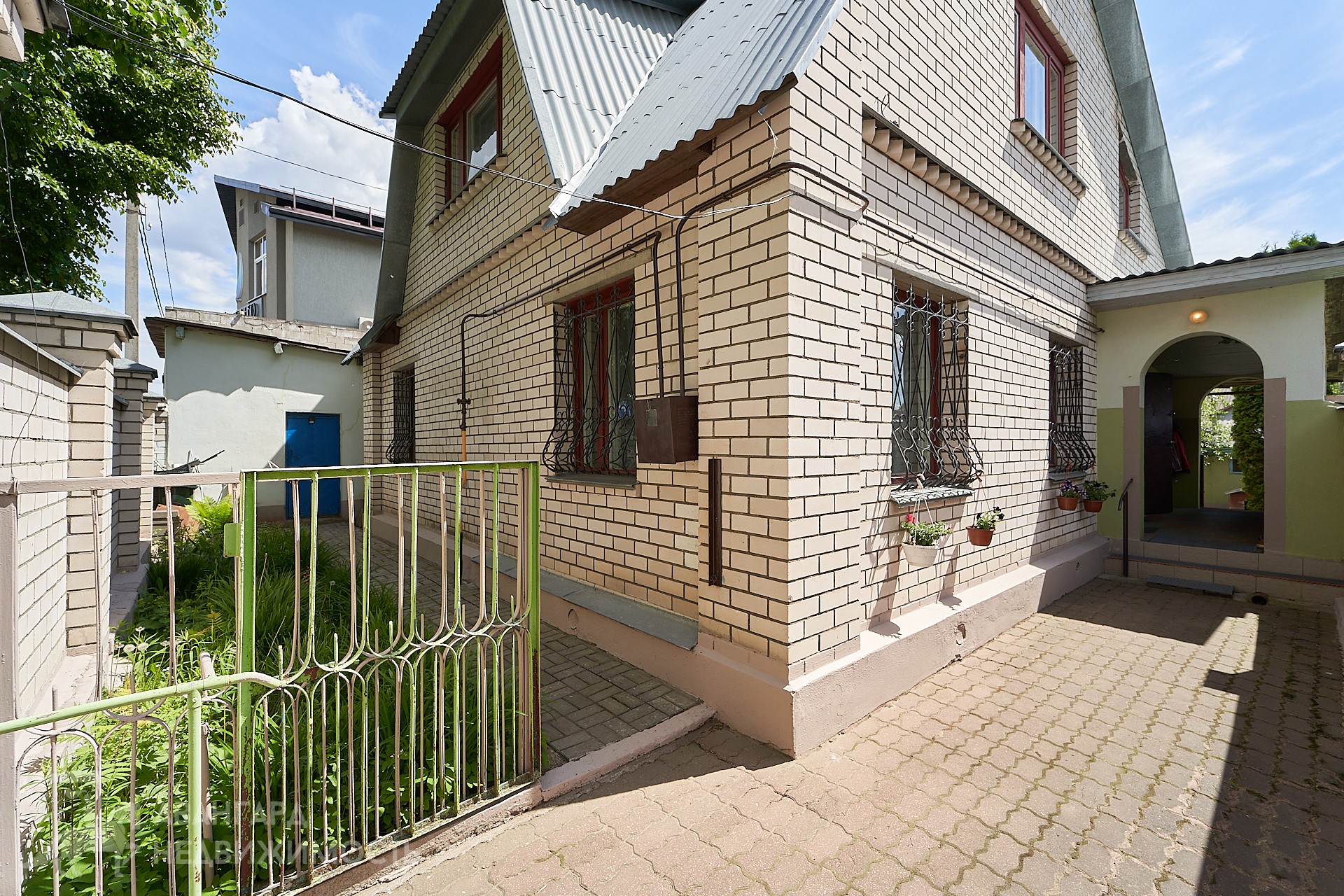  168.6м.кв. (участок 101,9сот.), Минск (ул. Халтурина)